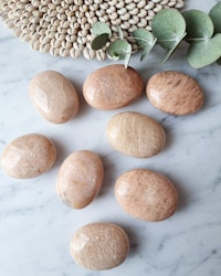 Moonstone, peach, palmstone