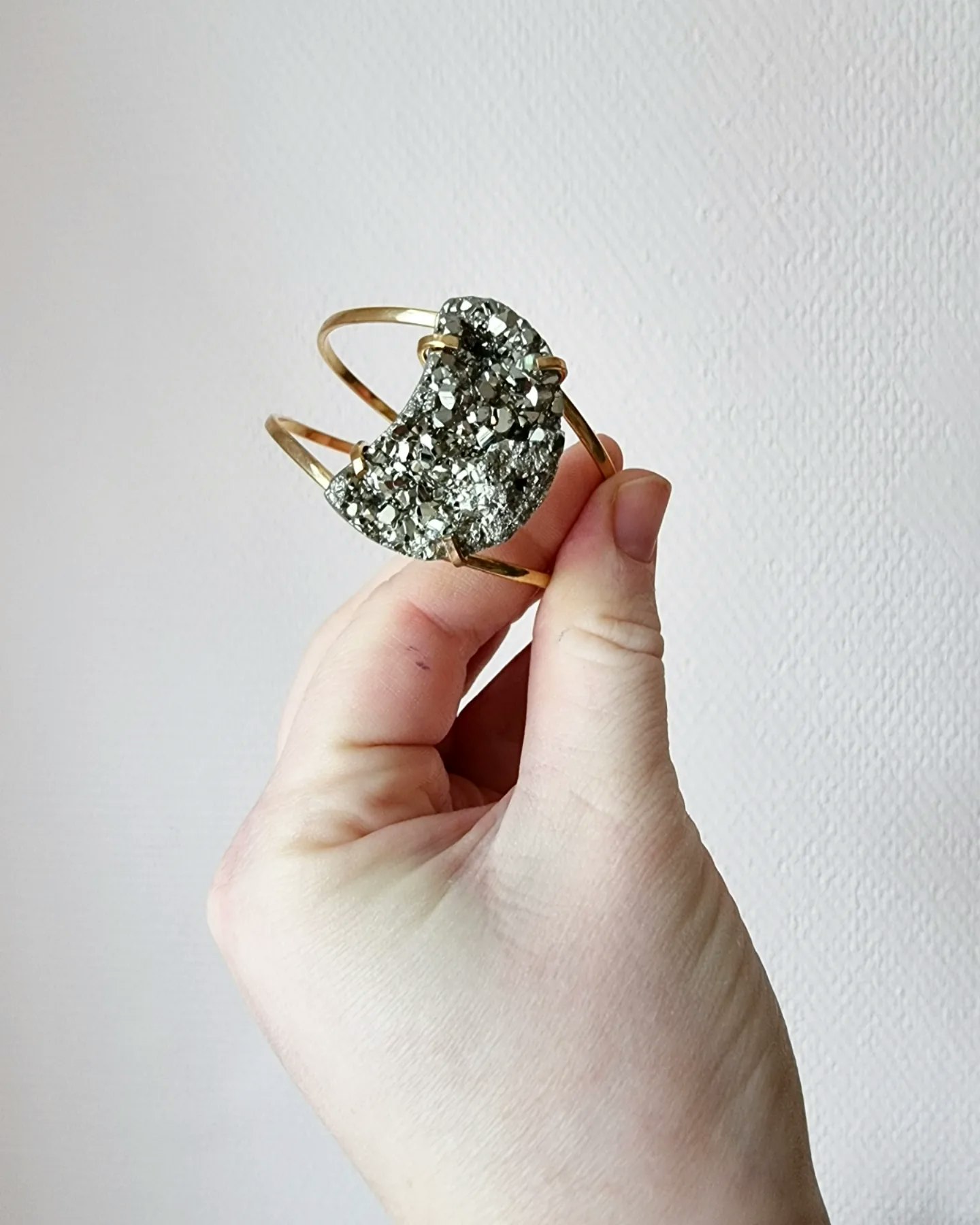 Armband Pyrit,18K guldplätering (Måne) - Paz by Julia - Kristaller, stenar  & smycken.
