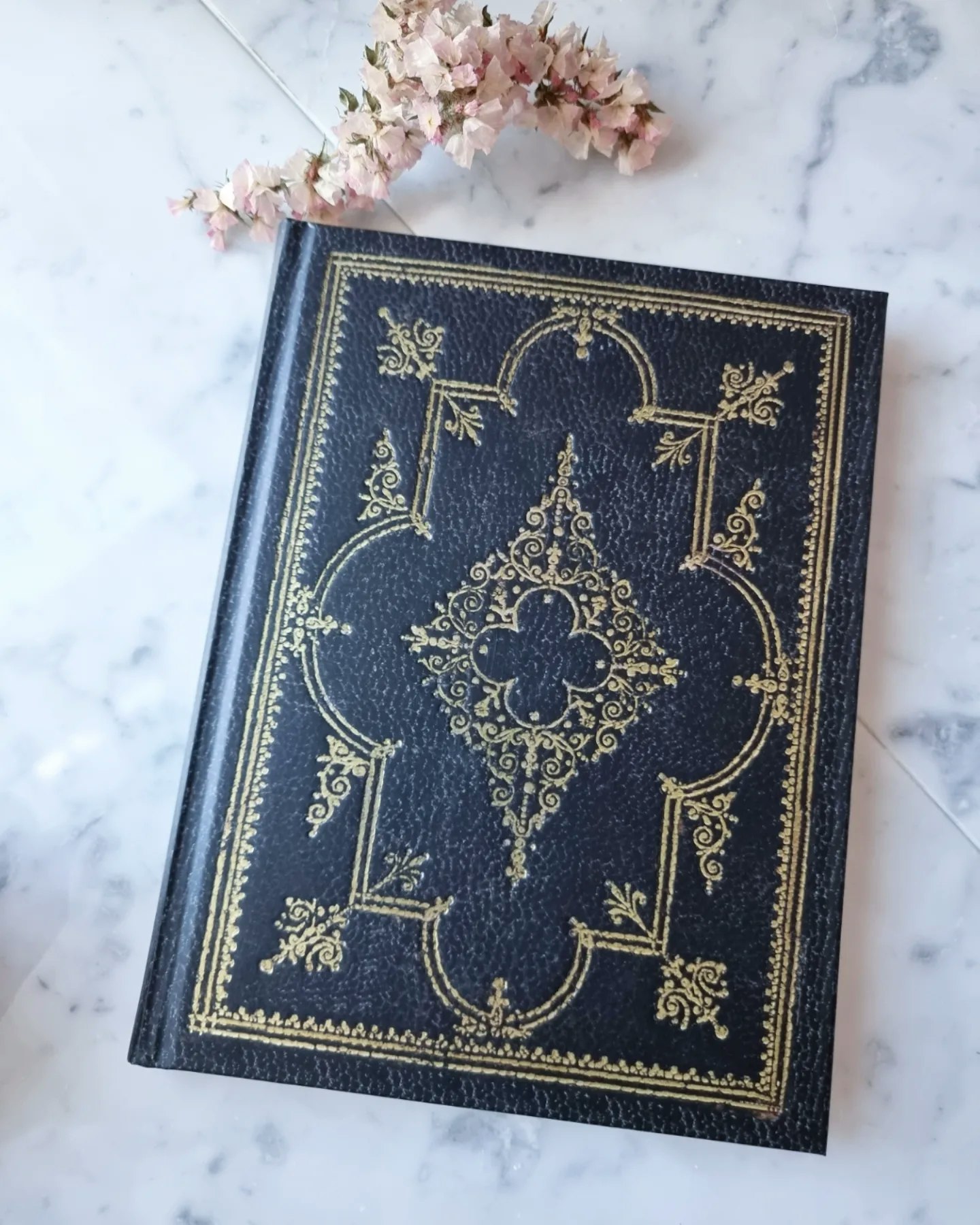 Journal - Black/Gold  - Skrivbok