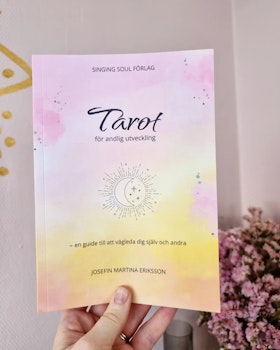 Tarot, bok av Josefin (singing soul förlag)