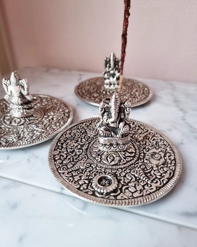 Rökelsehållare metall, rund silver med Ganesha