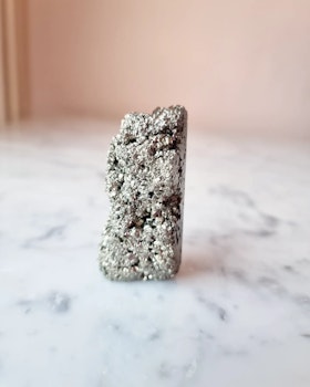 Pyrit, delvis polerad fri form/bit, A