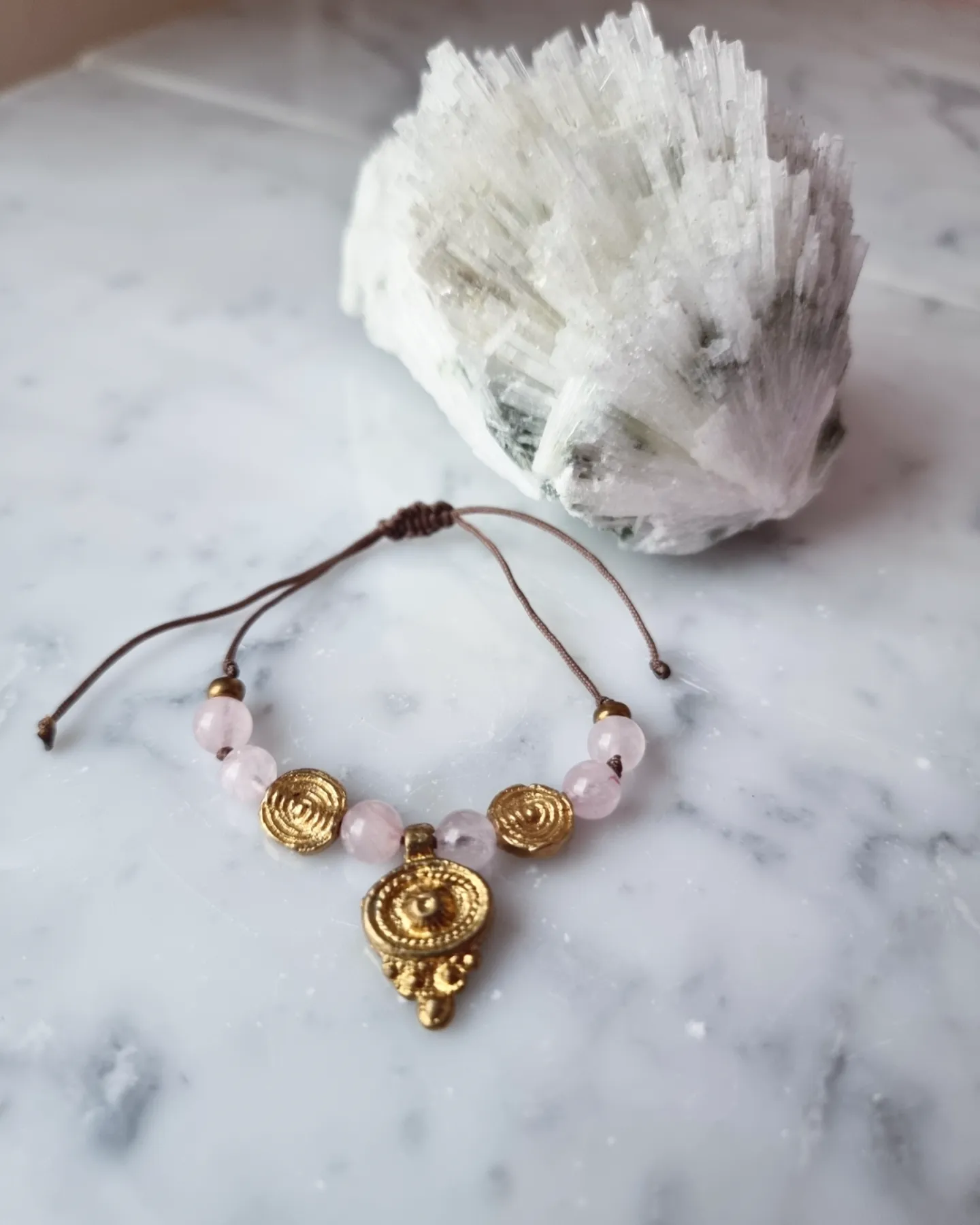Armband, golden rose quartz, justerbart