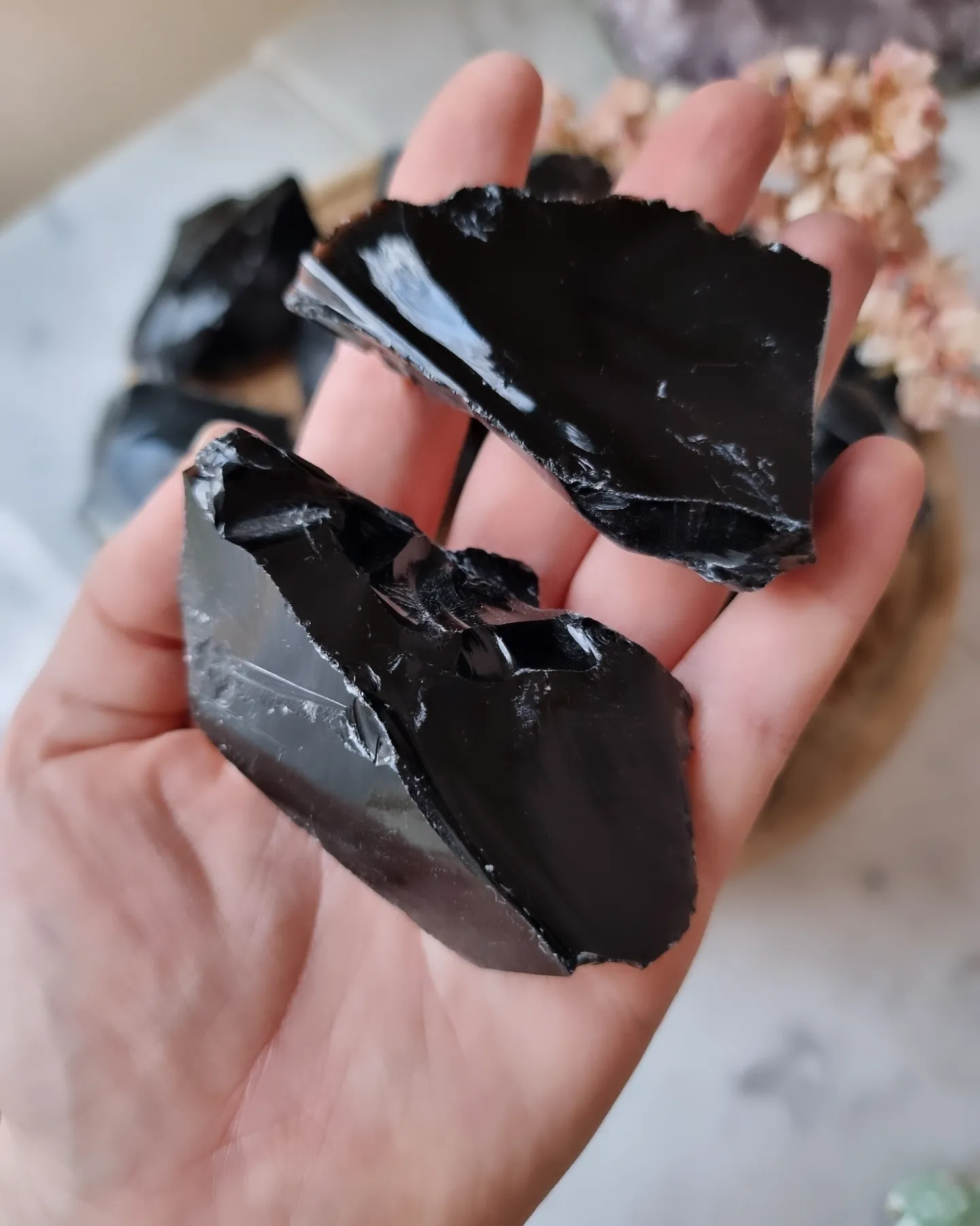 Svart obsidian, stor rå bit