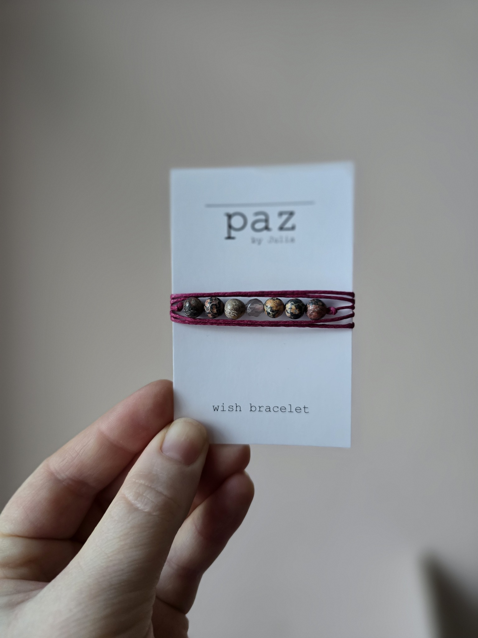 Wish bracelet, Leopardjaspis & 1 agat (vinrött/rosa band)