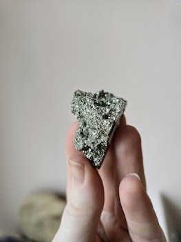 Pyrit, delvis polerad fri form/bit, L