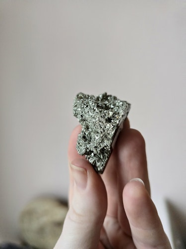Pyrit, delvis polerad fri form/bit, L