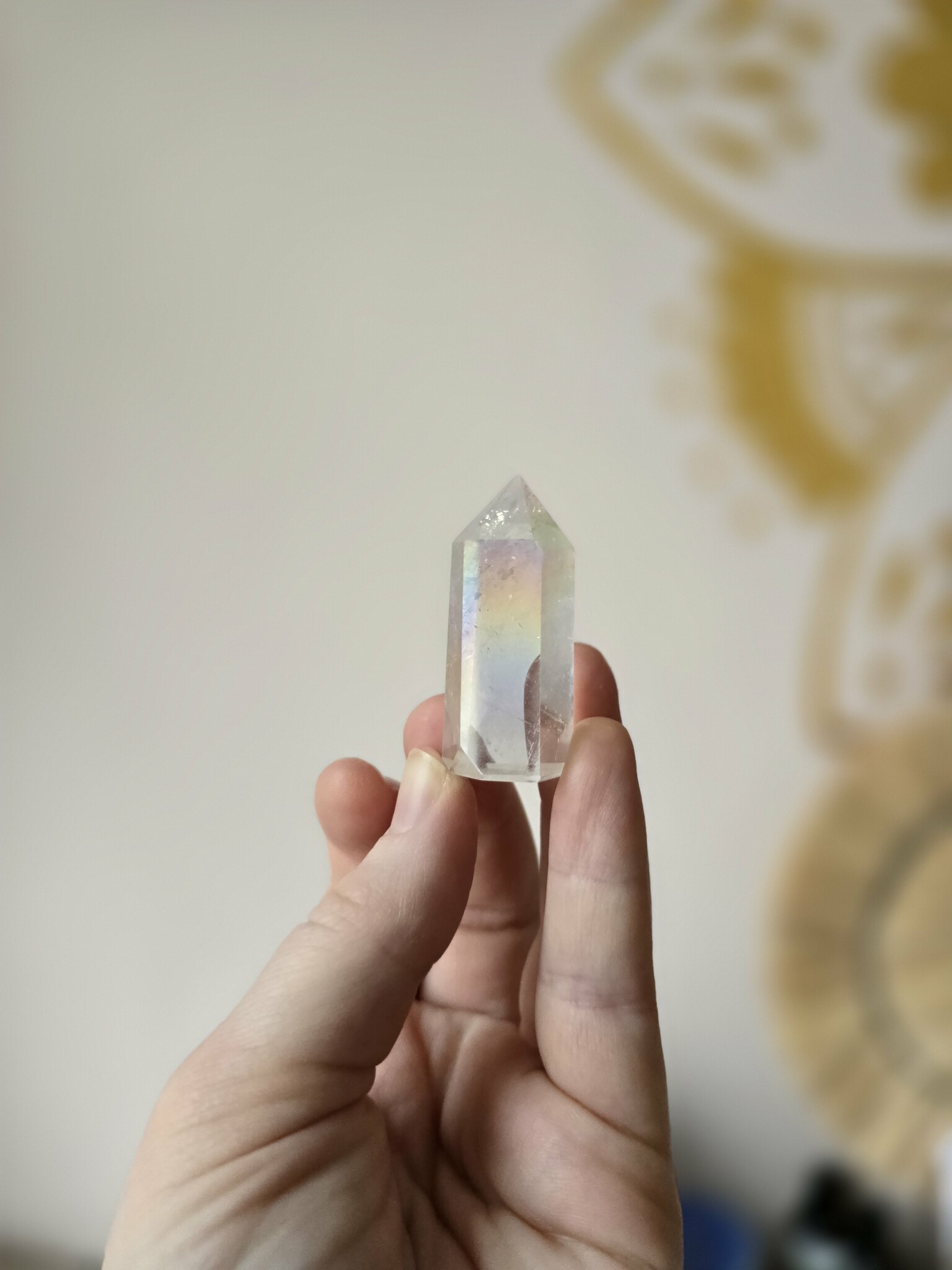 Aurabehandlad bergkristall, polerad liten spets