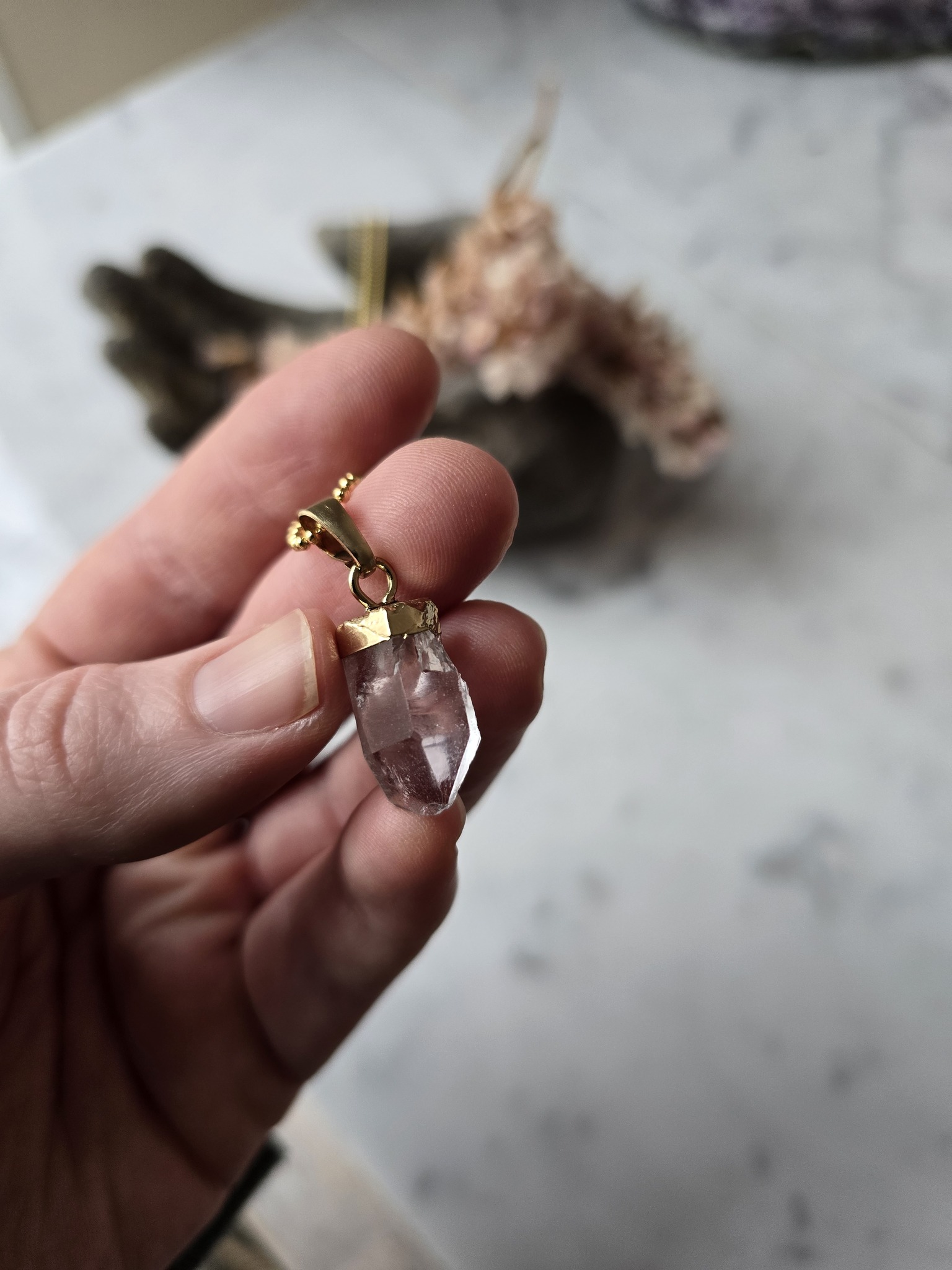 Halsband med rå bergkristallspets (guld) 60cm (nr3)