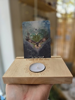 Card of the day | ljushållare i trä för värmeljus