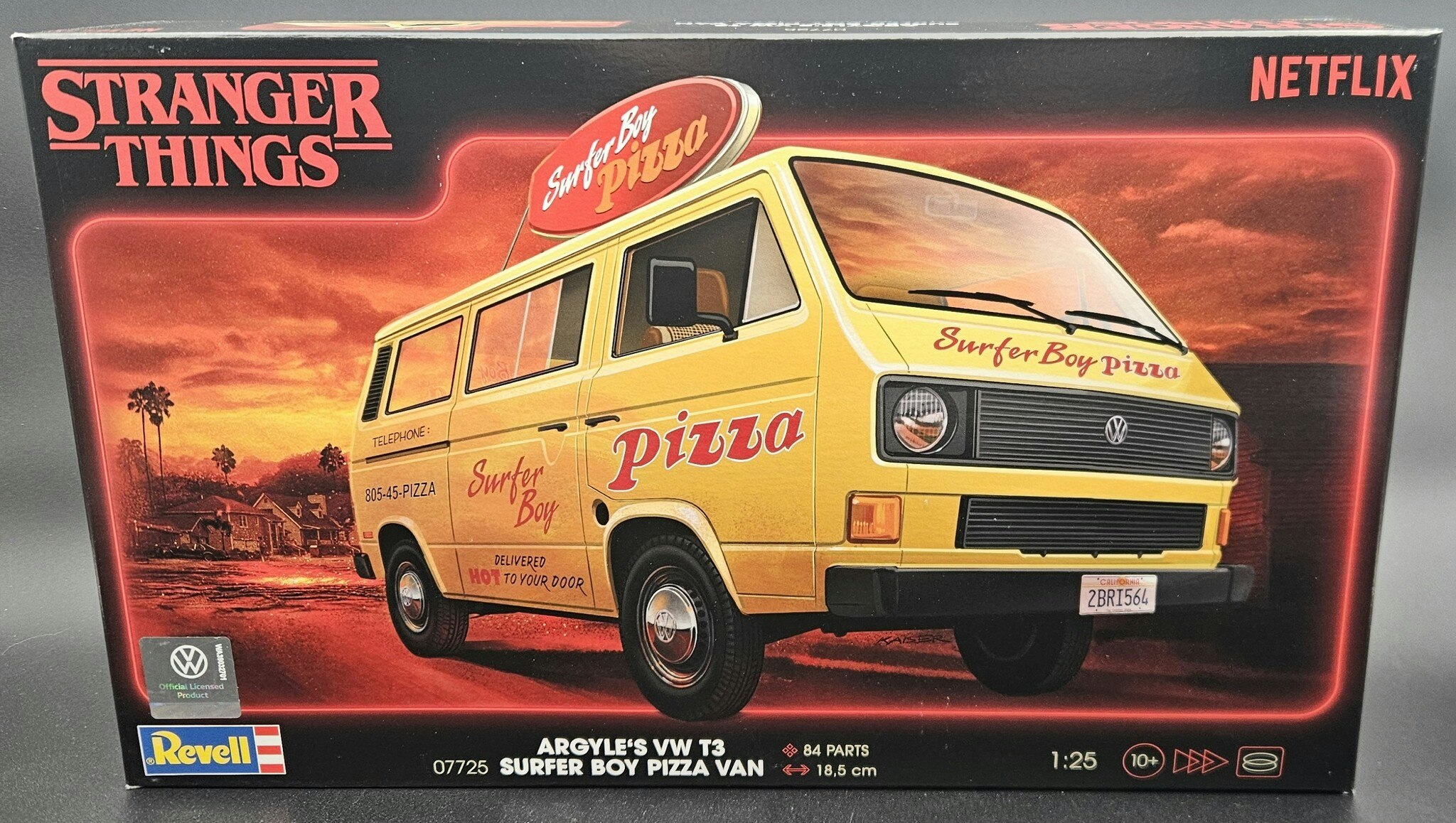 Stranger Things" VW T3 Bus "Surfer Boy 1:25