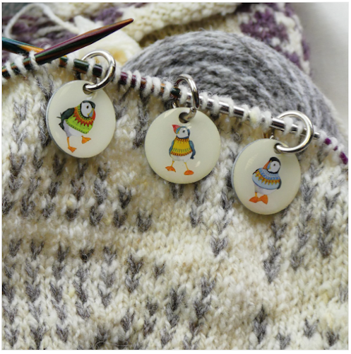 WOOLLY PUFFIN STITCH MARKERS IN A POCKET TIN (MARKÖRER+ASK)