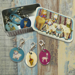 ALPACA & FRIENDS CROCHET STITCH MARKERS IN A POCKET TIN (MARKÖRER+ASK)