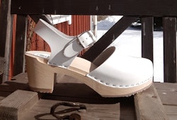 Iris, sandal i vitt läder med hög klack 7 cm.