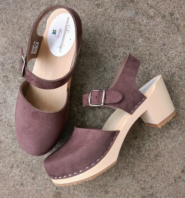 IRIS SANDAL I BRUN NUBUCK & HÖG KLACK