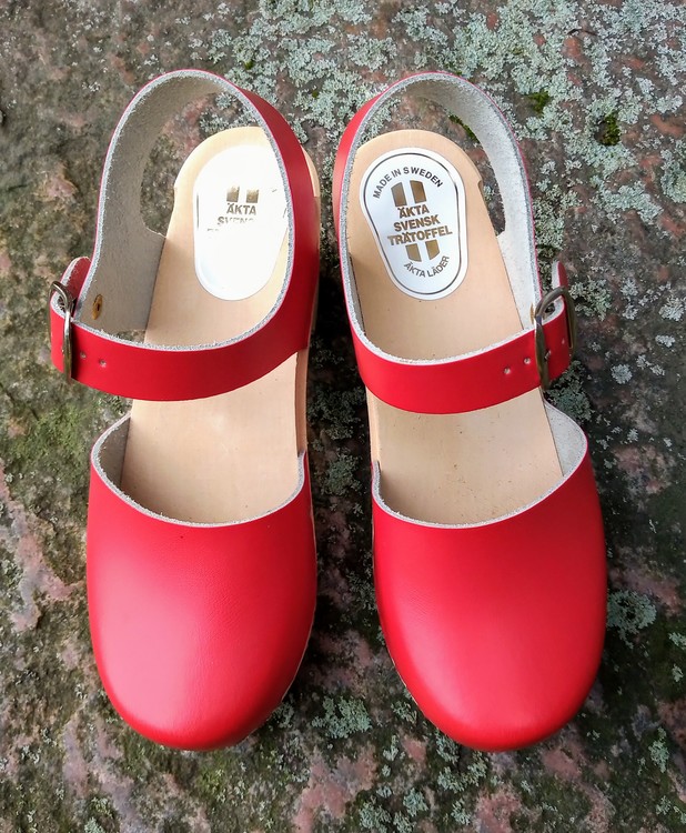Iris, sandal i rött med hög klack 7 cm