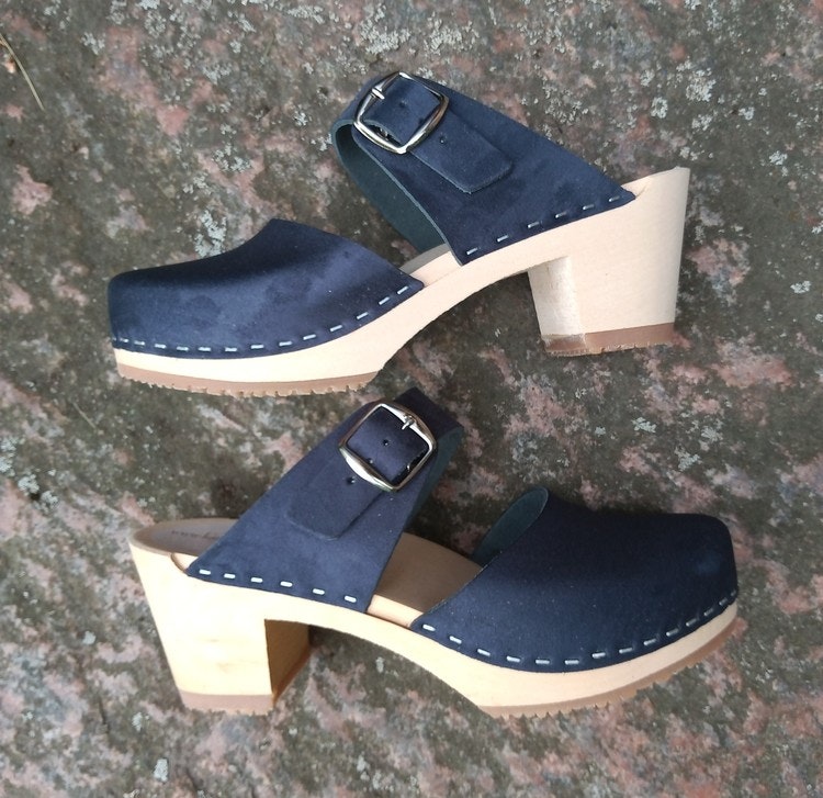 Britta 7 cm hög marinblå nubuck