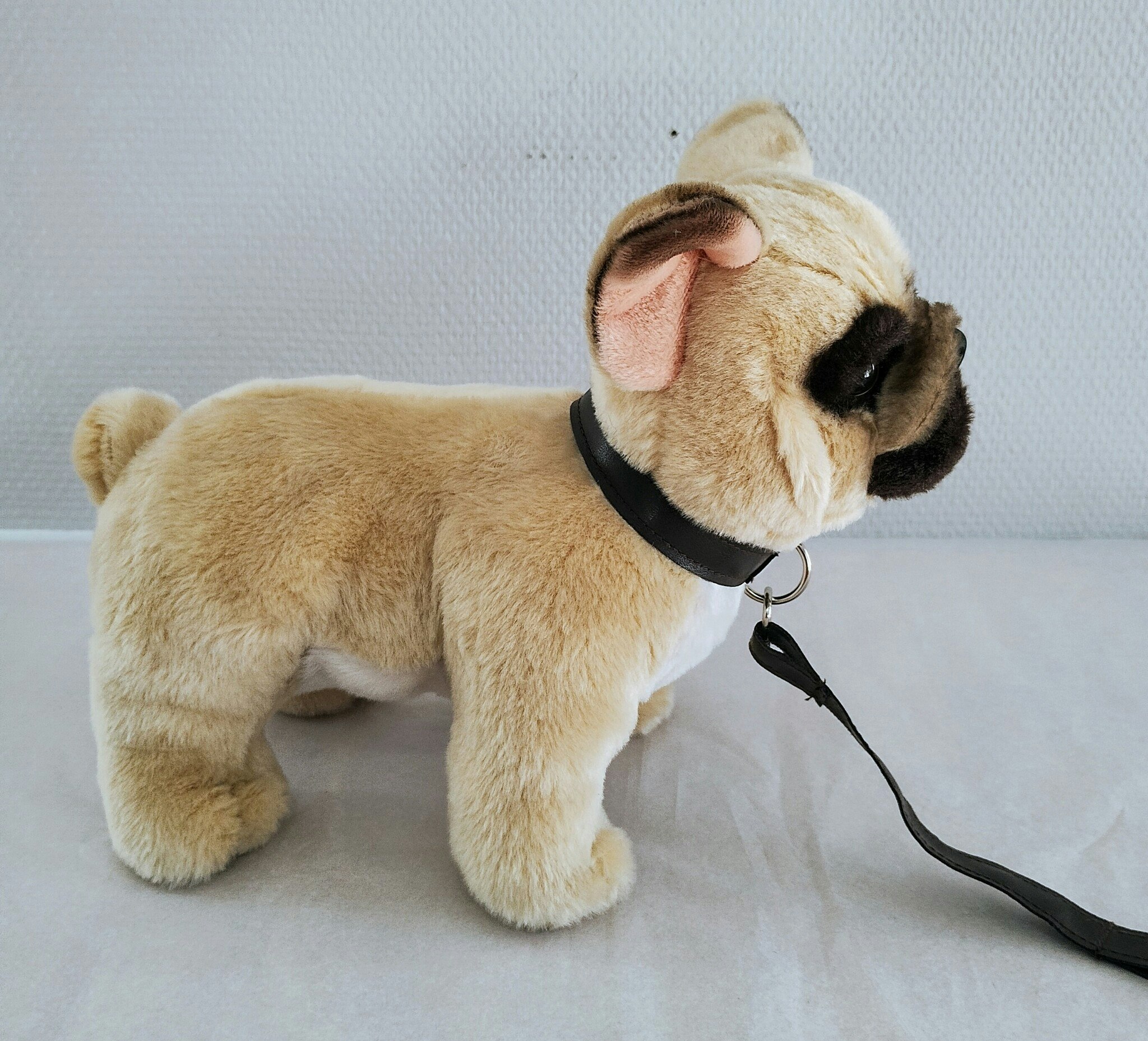 Mjukdjur "Bullen" Bulldog med koppel, 23×28cm