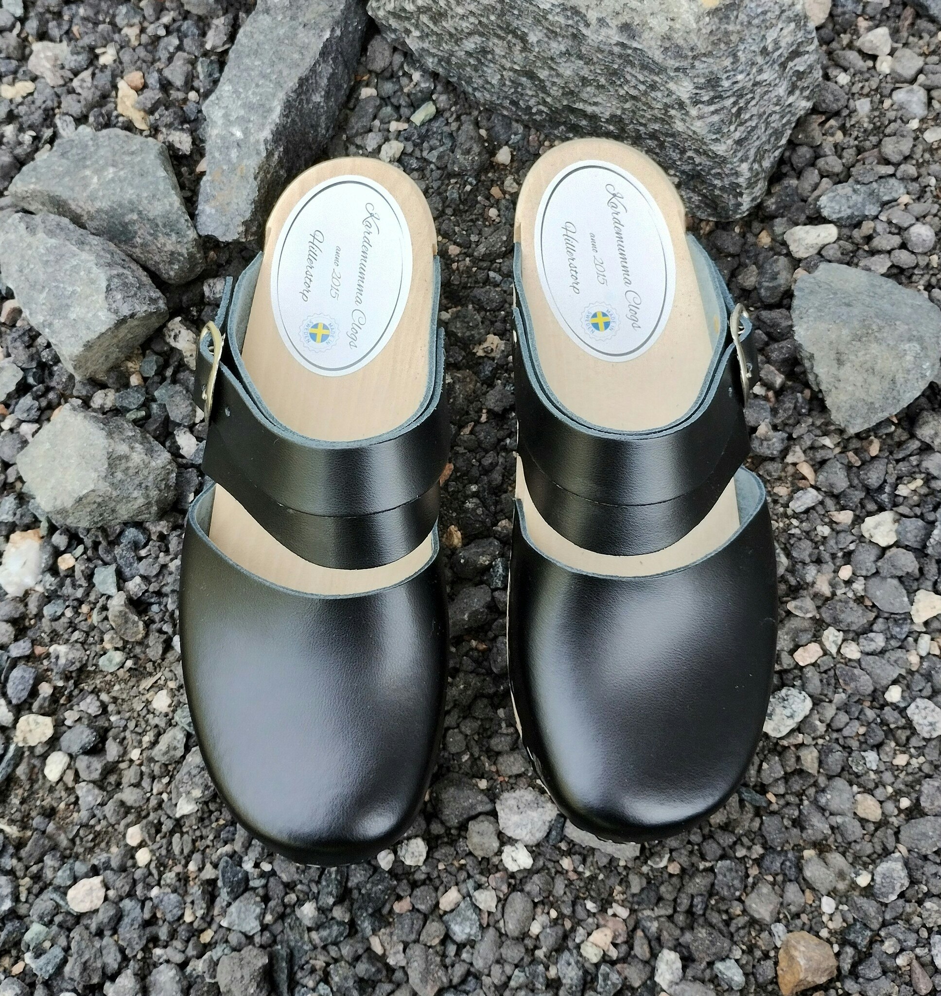 Ellen Sandal Trä svart med bakrem.
