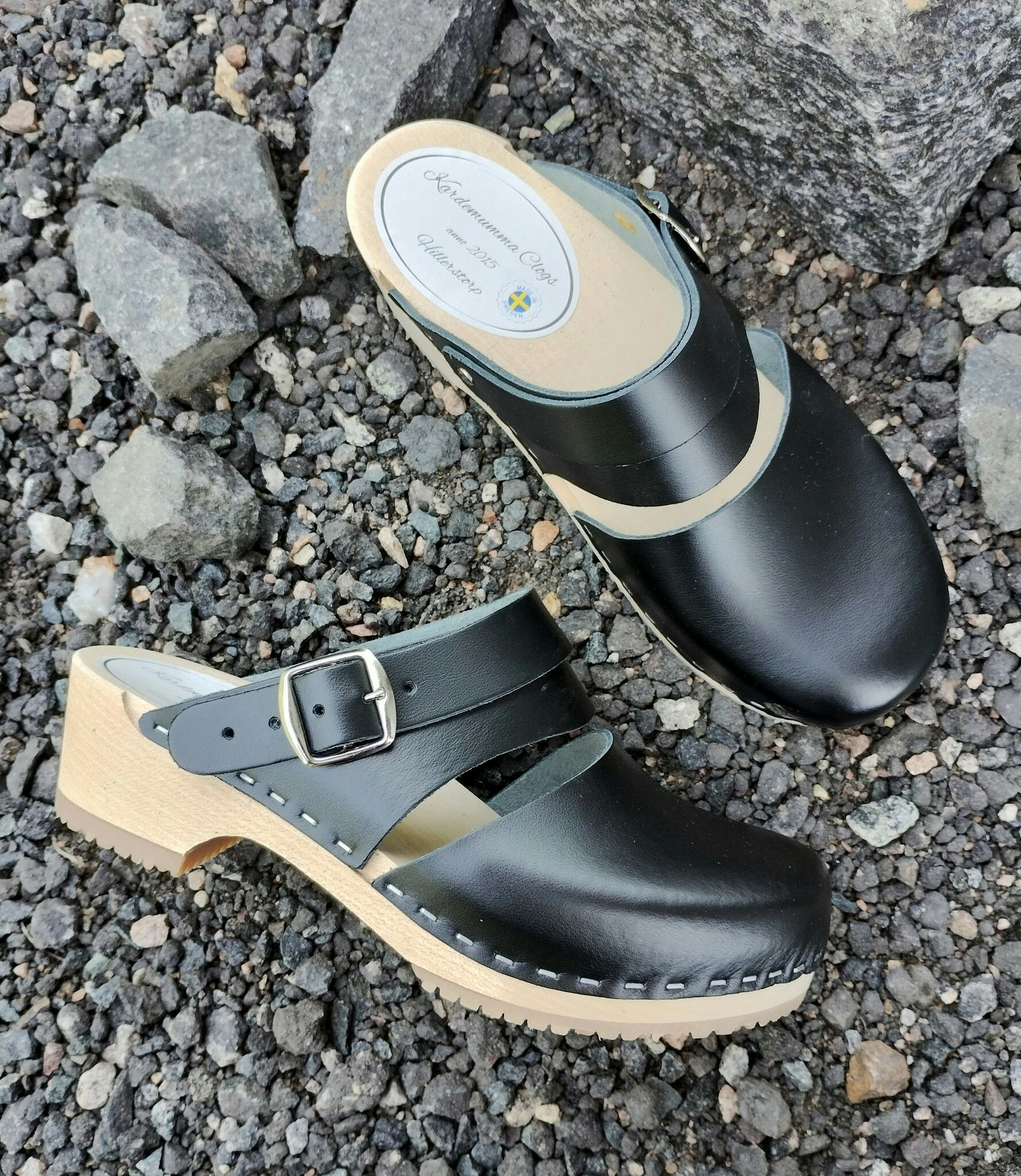 Ellen Sandal Trä svart med bakrem.