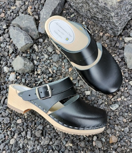 Ellen Sandal Trä svart med bakrem.
