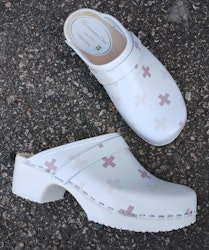 Ulla, mjuk botten och vitt läder med rosa kryss