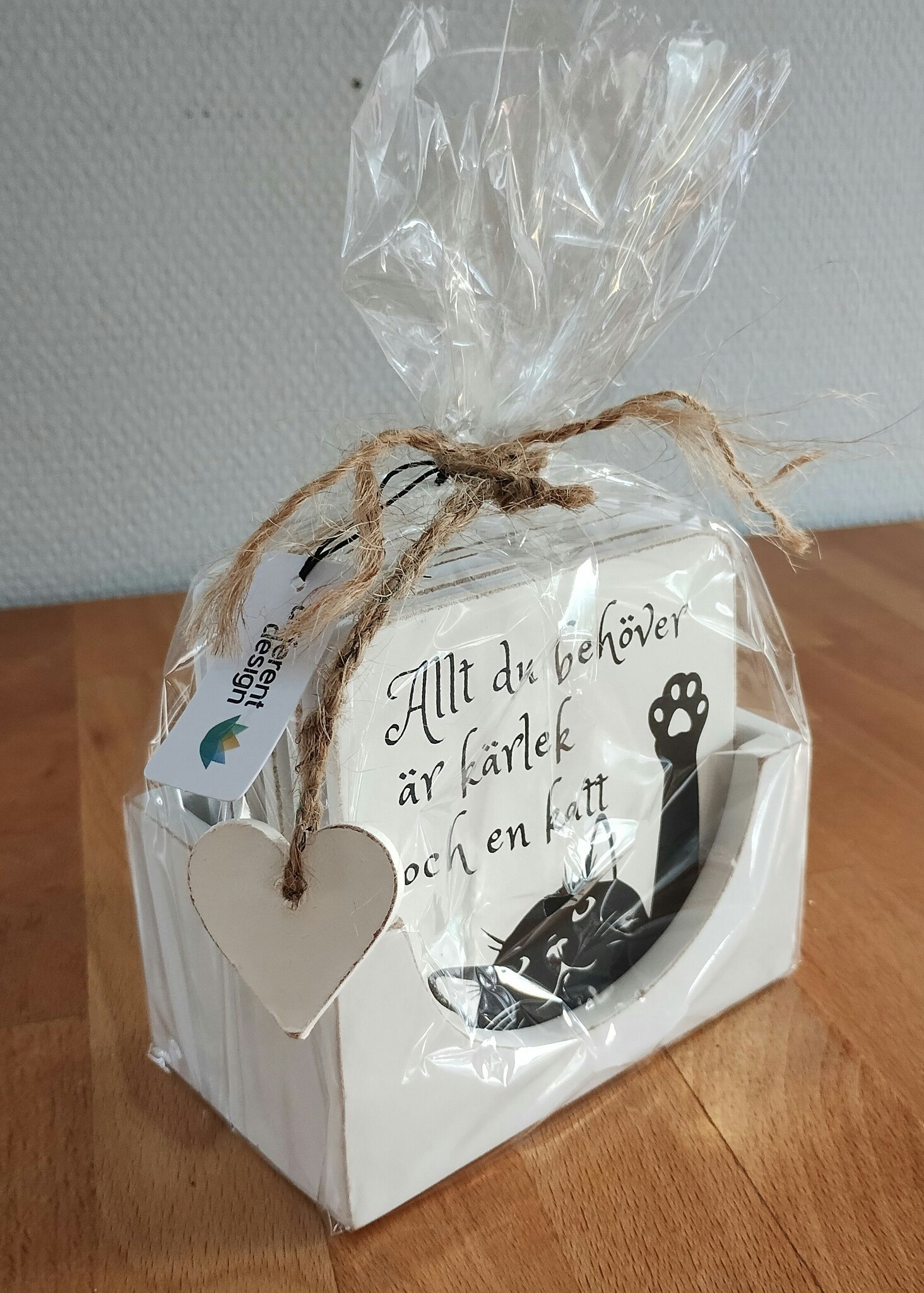 Glasunderlägg med lite bevingade ord. 😽