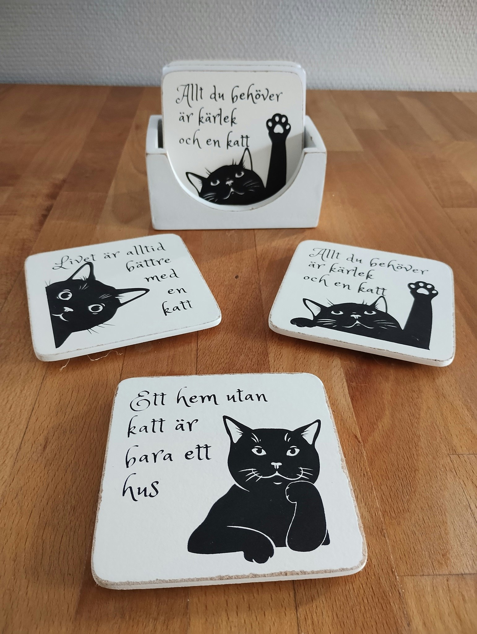 Glasunderlägg med lite bevingade ord. 😽