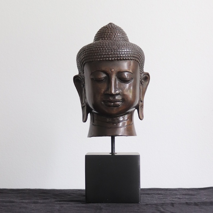 Mässings figur Buddha på stativ, svart