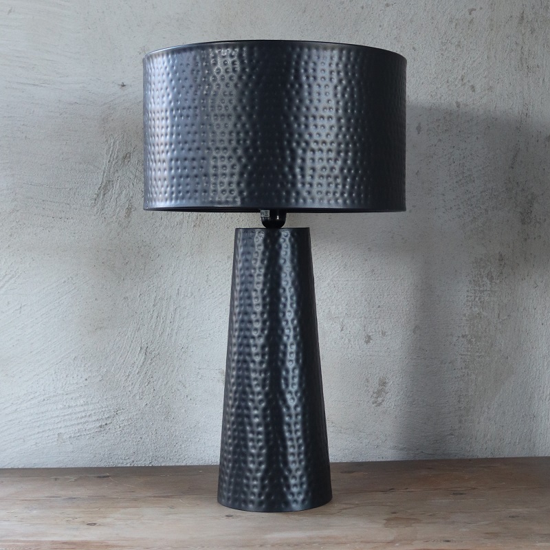 Table lamp Philly in hammered metal, 60 cm, black