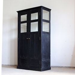Vintage skåp med halvt glasade dörrar, svart