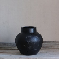 Urna Chan med skuret mönster, svart