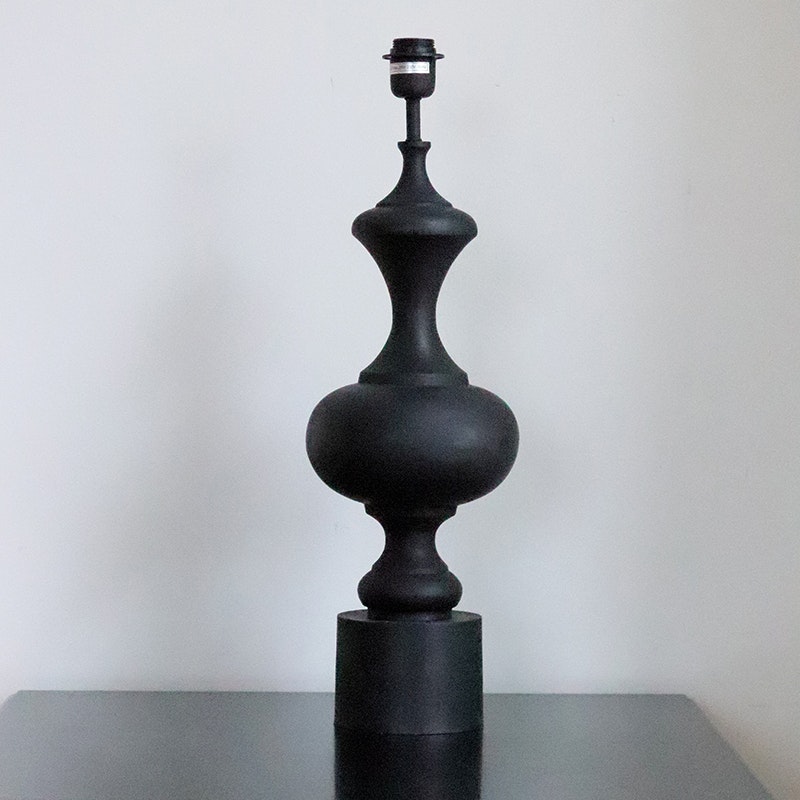 Lampfot Lydie i lackad metall, svart