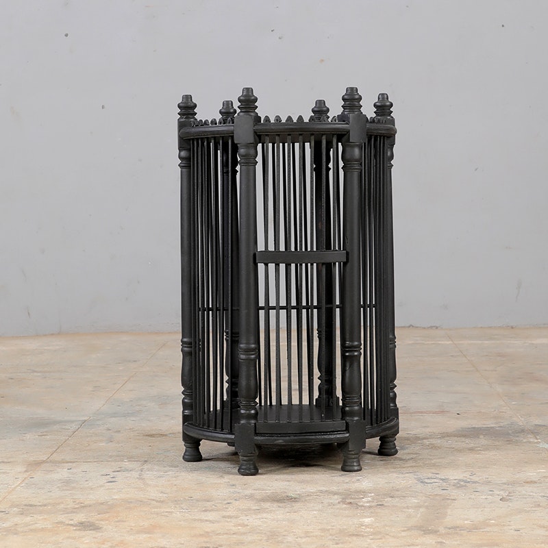 Litet bord, Cage
