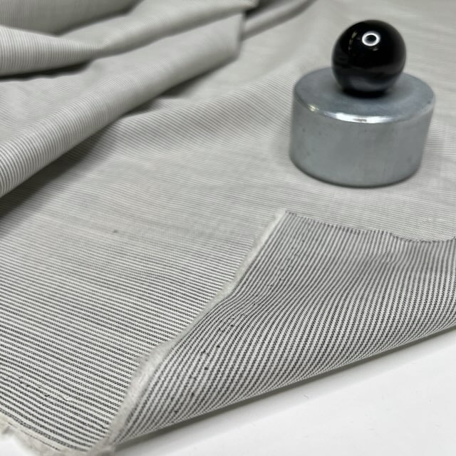 1m Ull, Grå/vit smalrandig ”Techno wool”