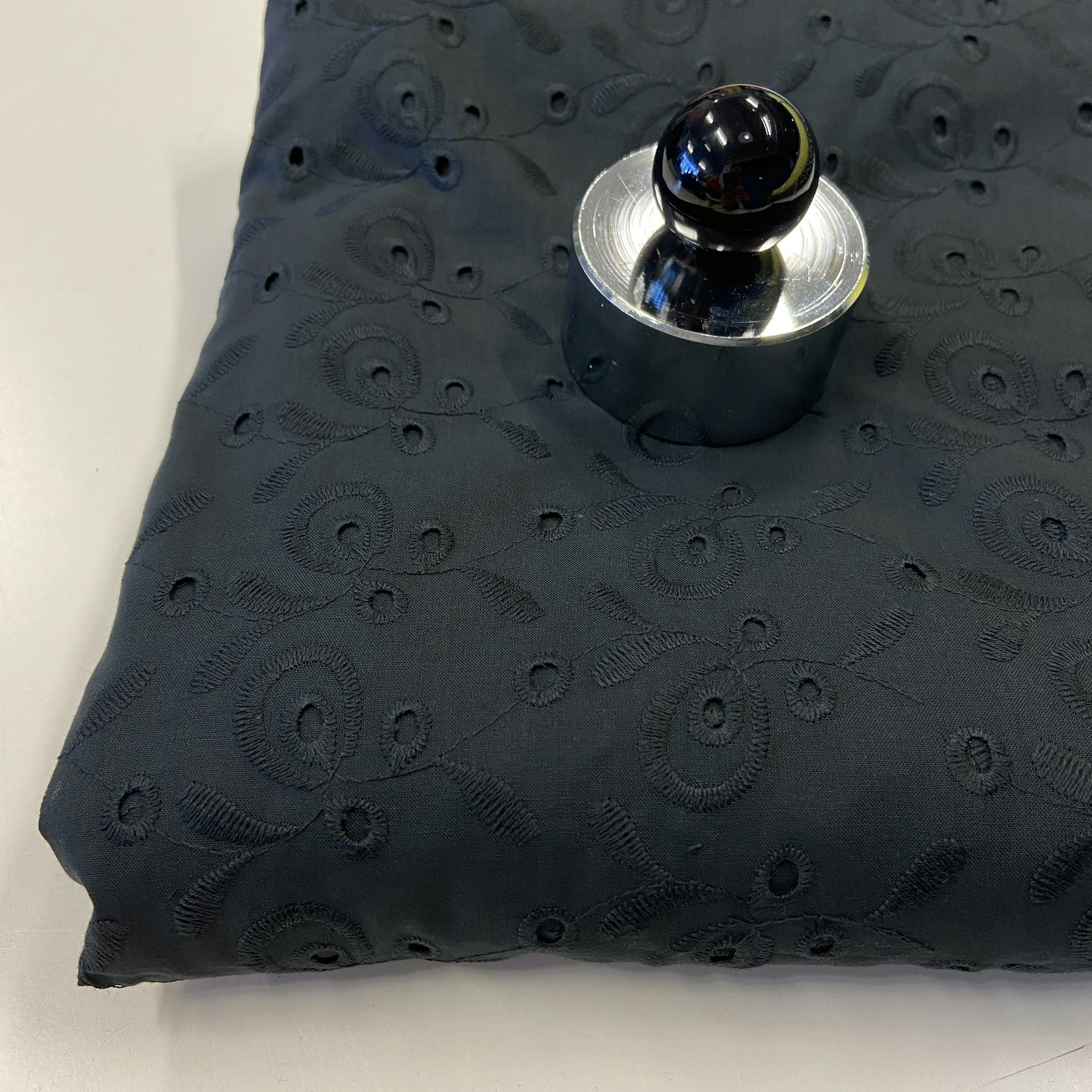 3m Engelskt broderi, bom, Svart, litet vävfel!