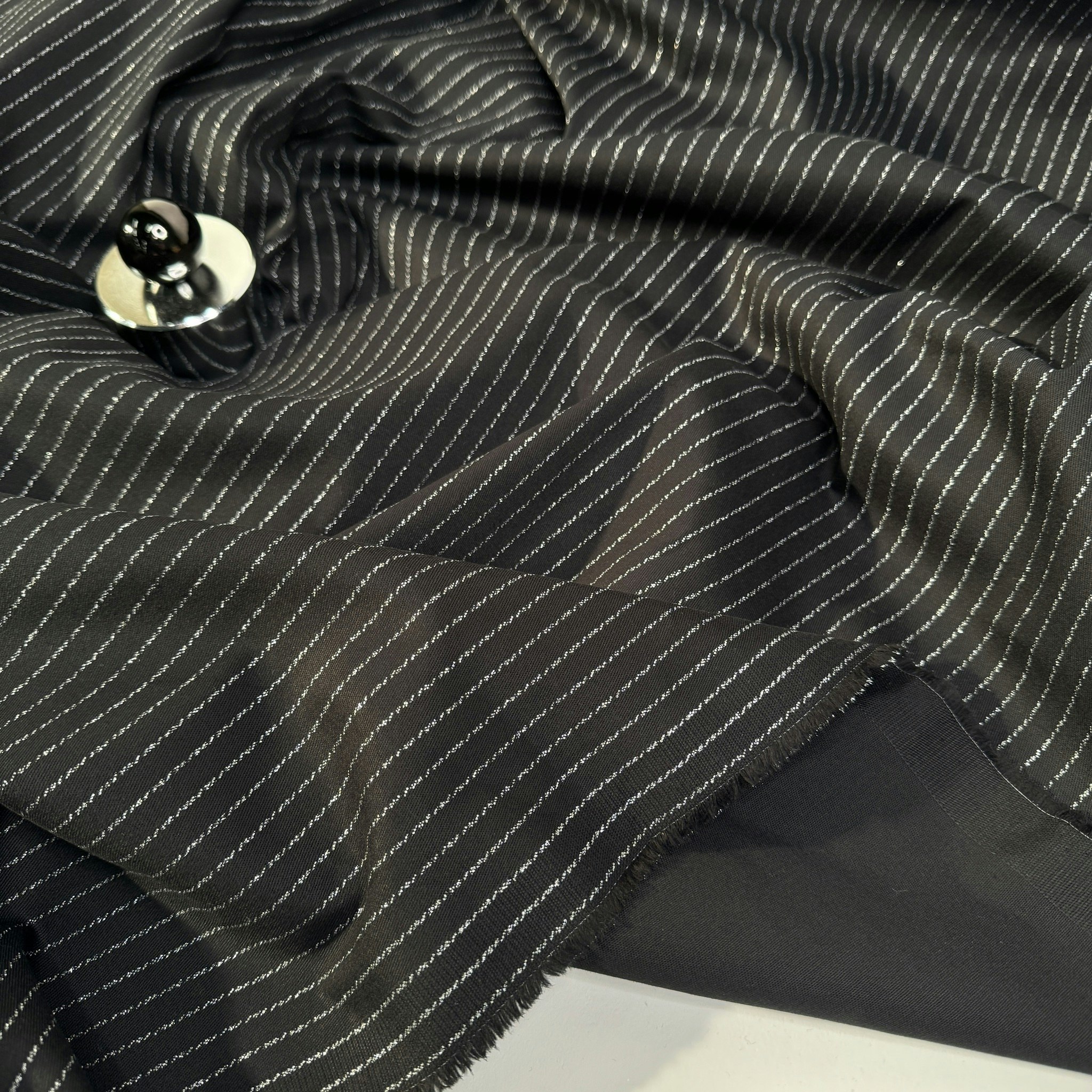 2,8 m Bomull/elastan svart m silverkritstreck  Dio* couture