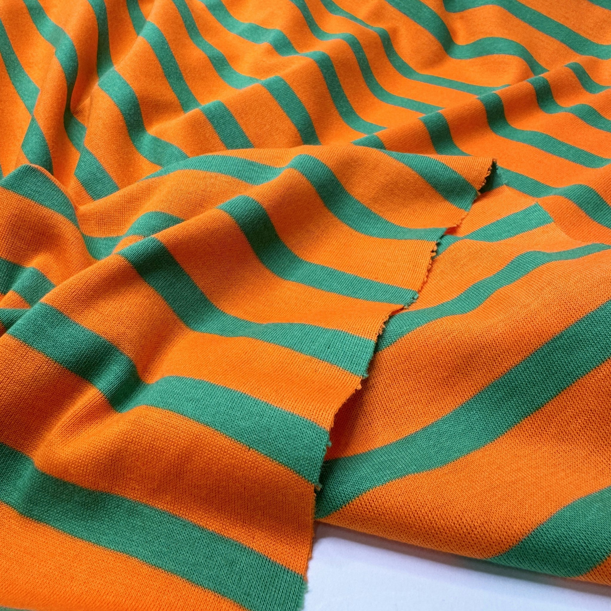 1,7m Bom/elastan trikå orange/grön Gucc*