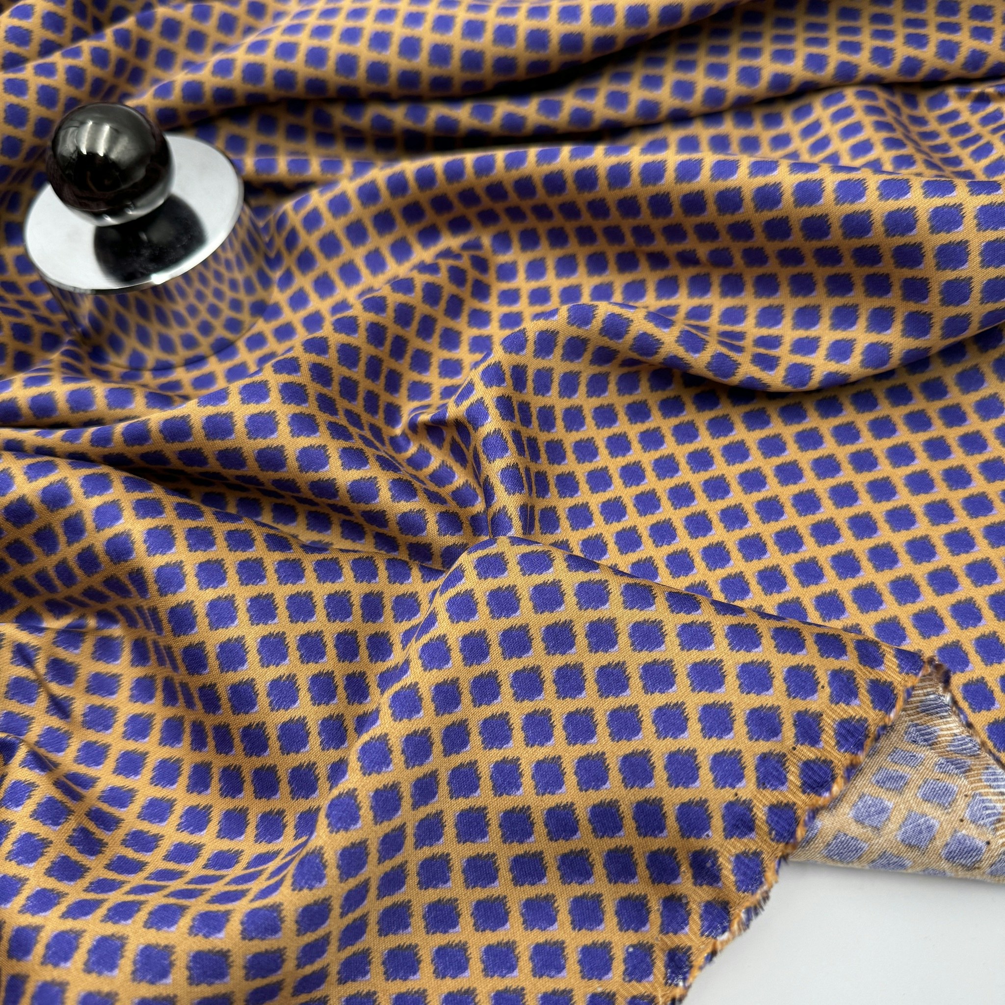 2,4m Viskossatin brun/lila