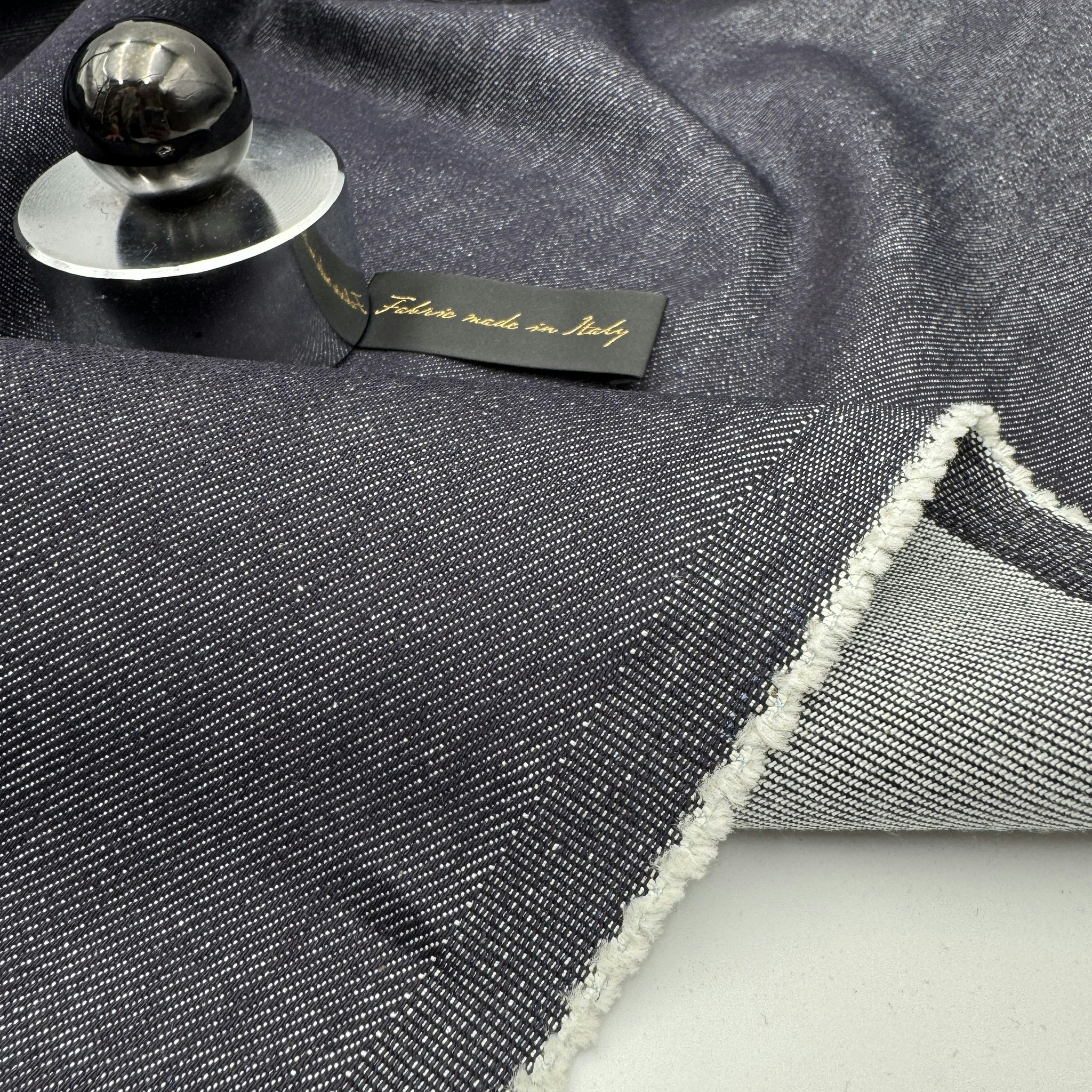 3m Denim L. Vuitto* ett litet vävfel 25cm från kanten
