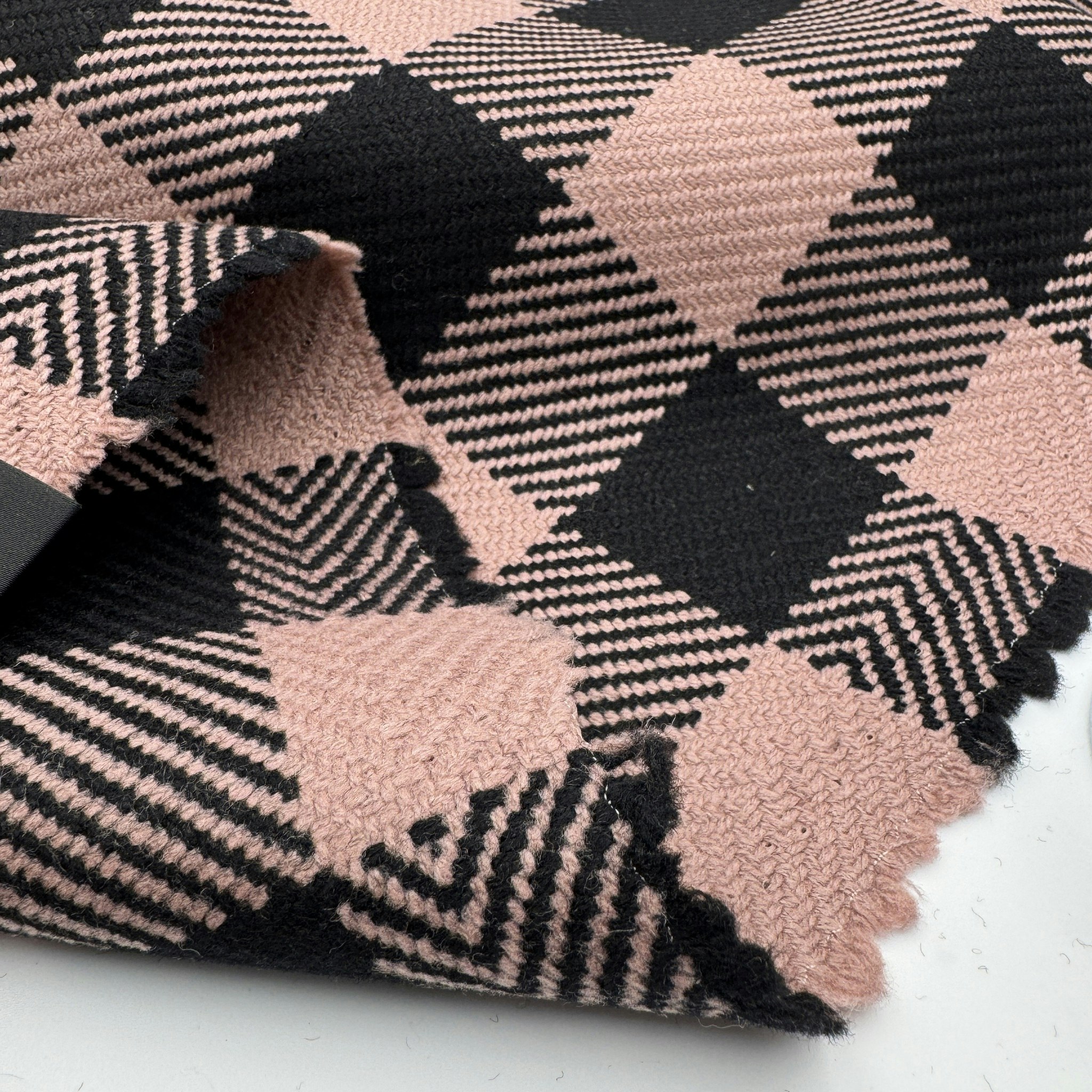 3m ullruta svart/rosa Dio*