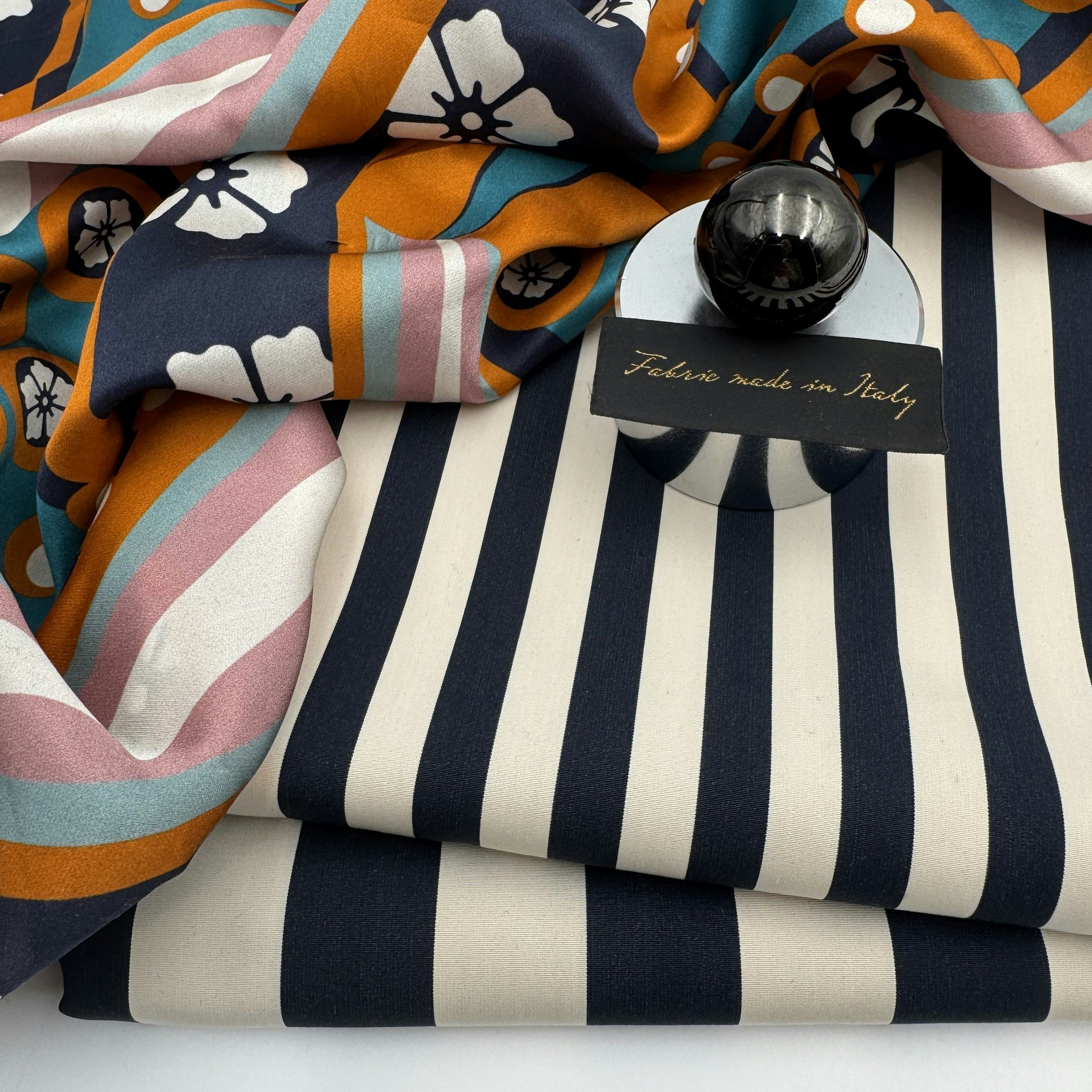 Kraftig poplin marin/beige bredrand Gucc*