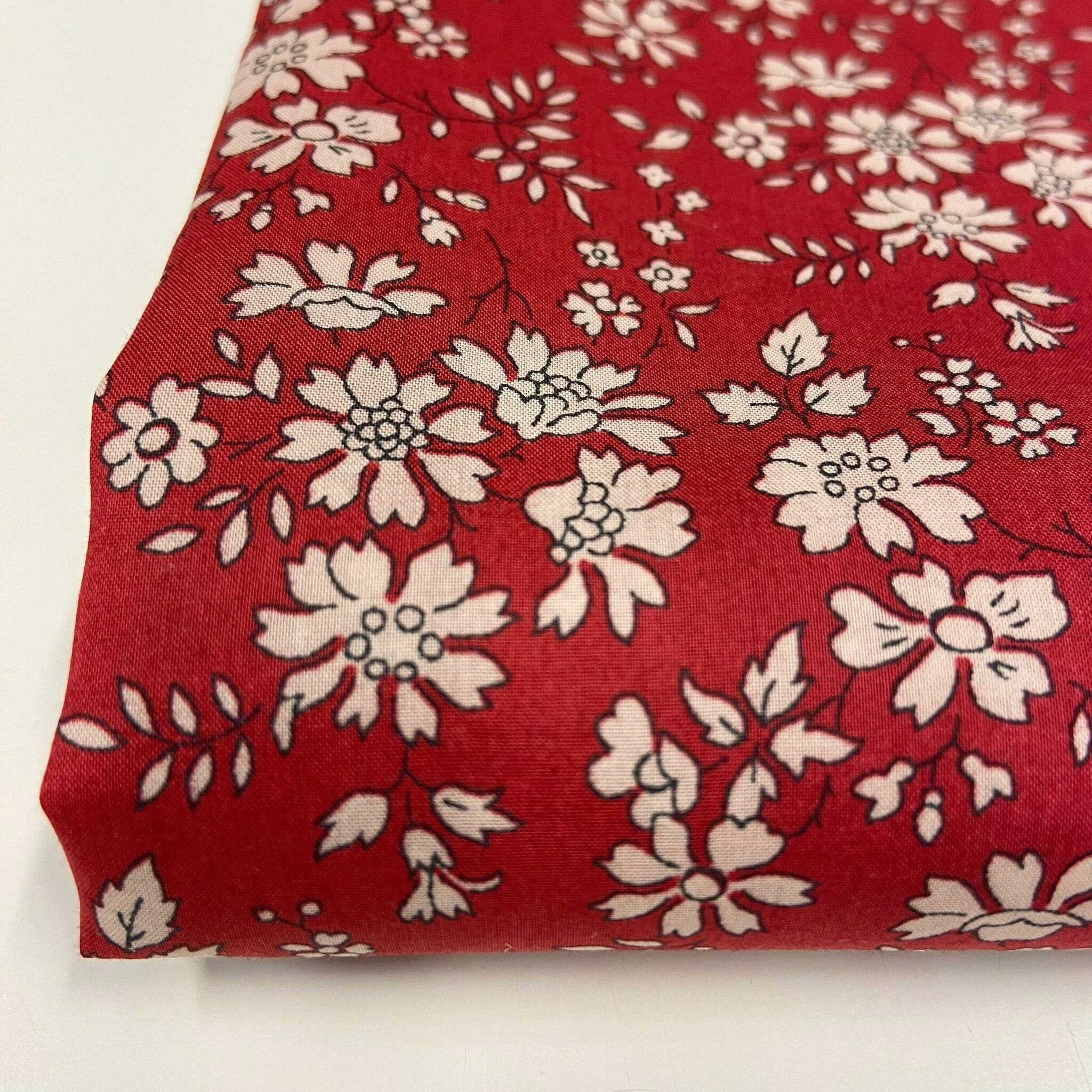0,5m Libertytyg Tana Lawn - Capel Mörkröd/Beige