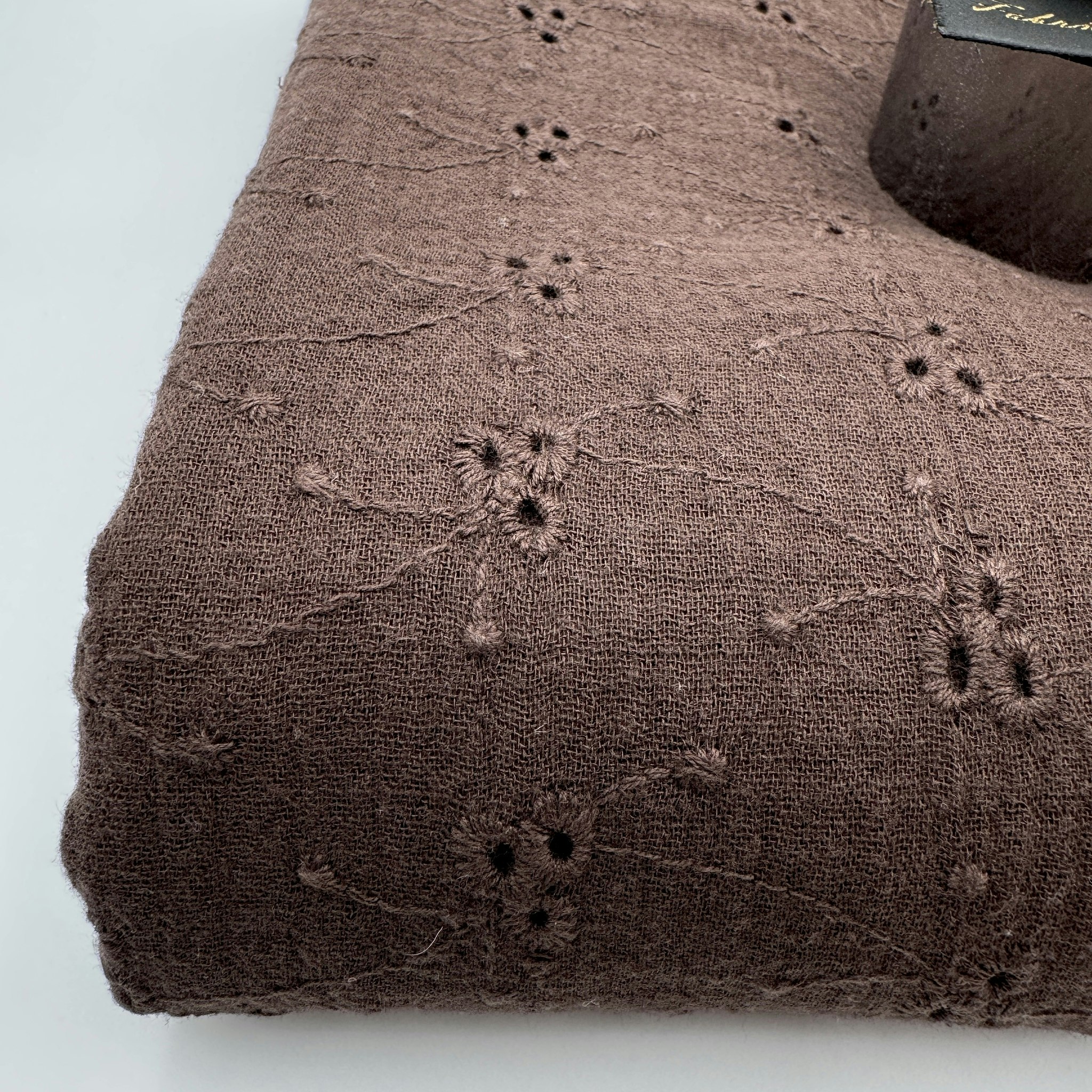 1m Bomullsmuslin brodyr brun