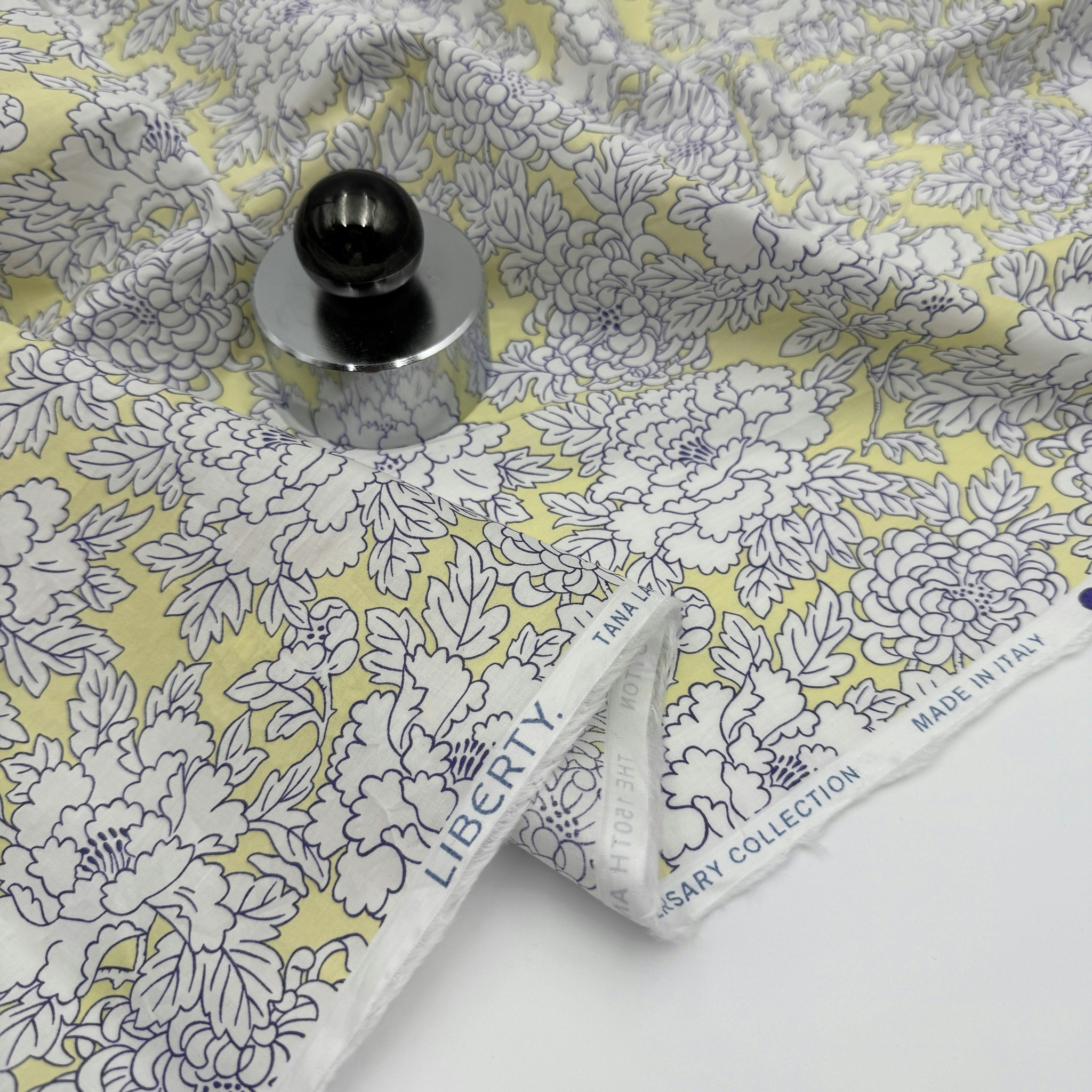 1,5m Liberty Tana Lawn - Costume B ljusgul (obs, smal!)
