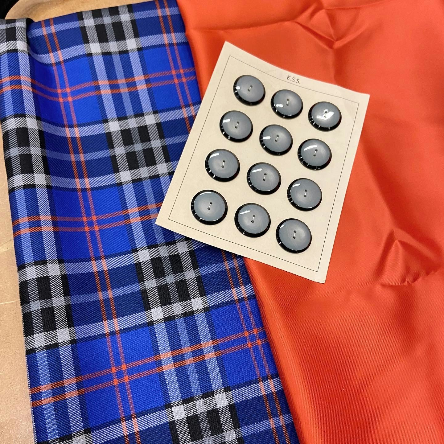 Kapp-kit blå/orange punkrutigt