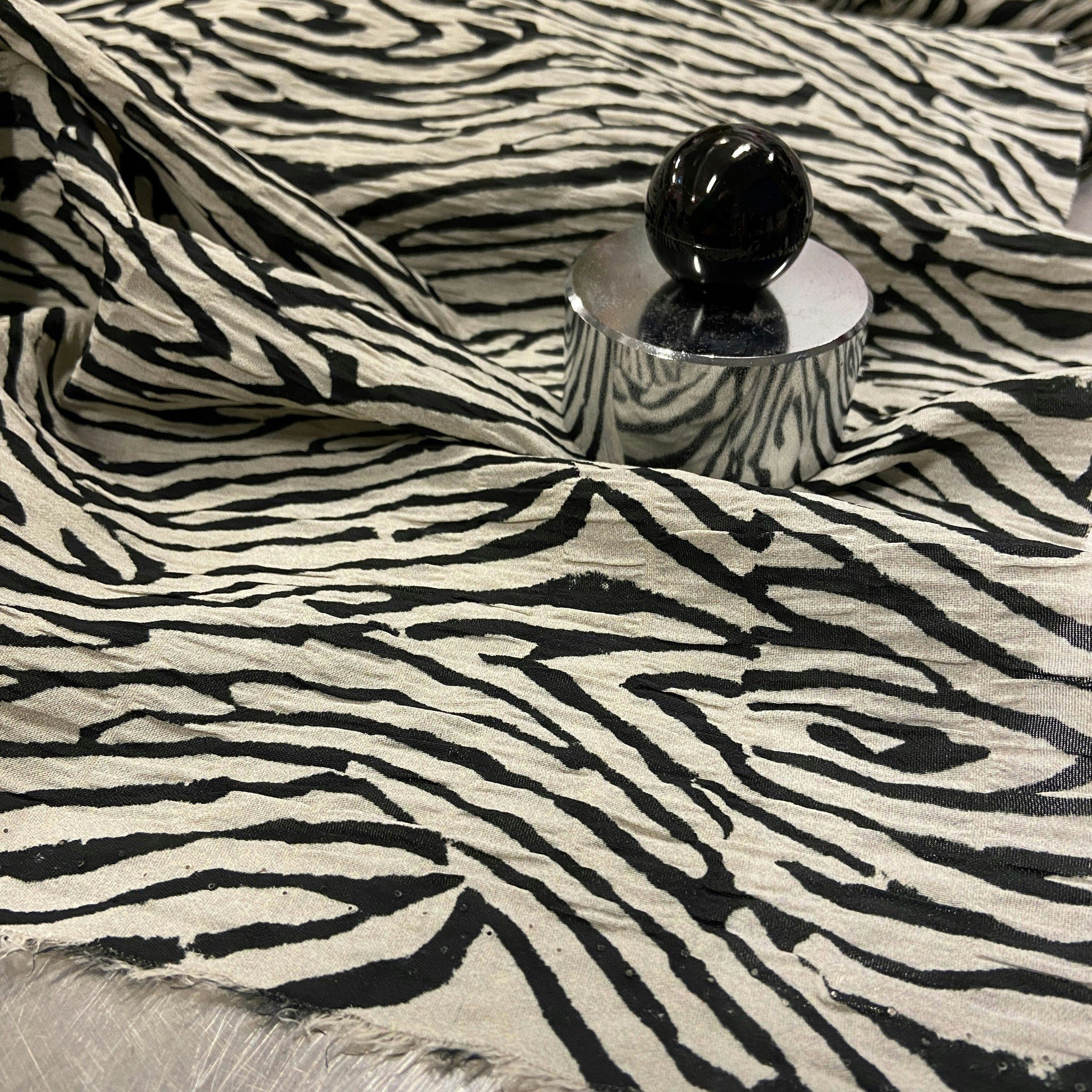 Viskos-bäckebölja, svart/beige zebra