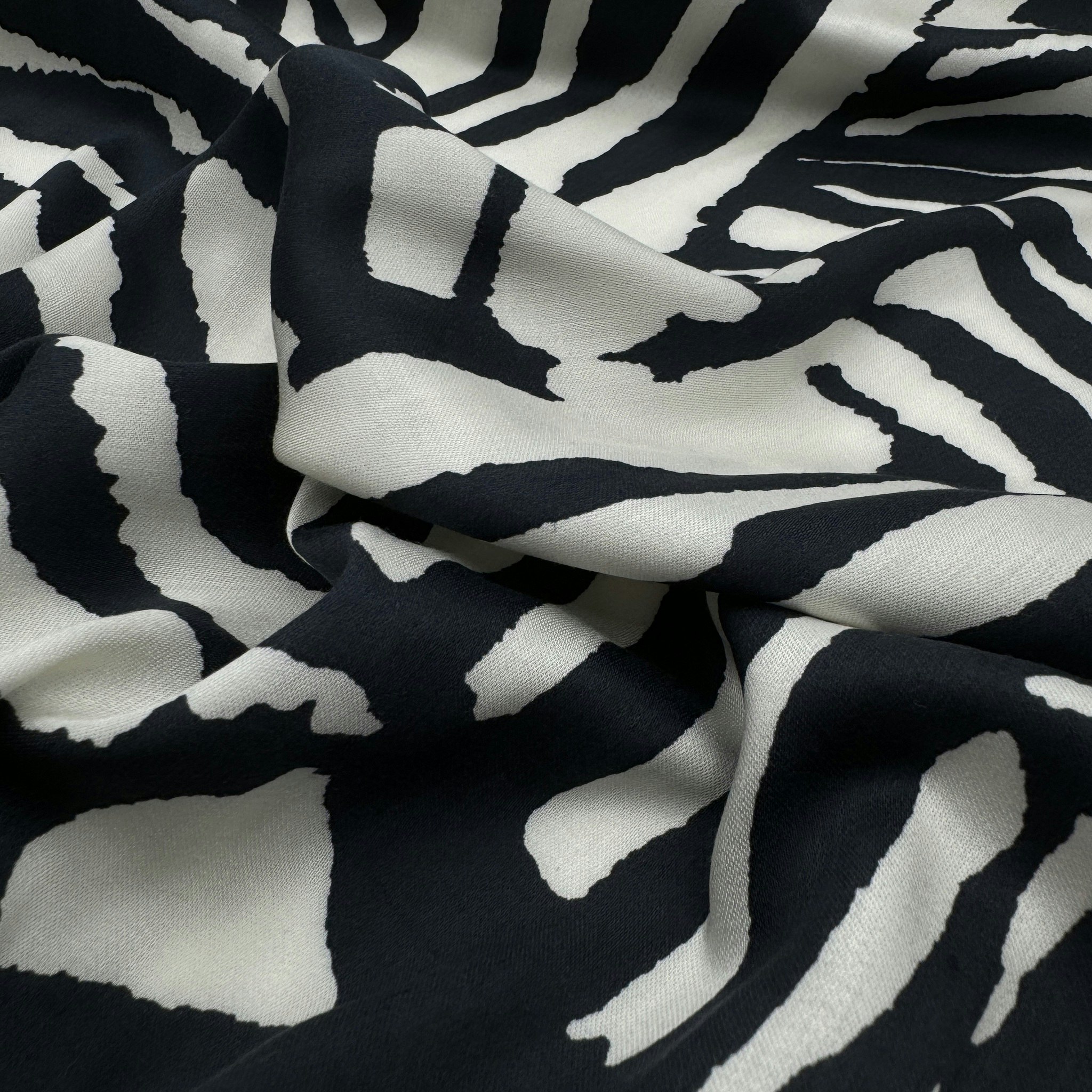 Viskossatin marin/crème zebra