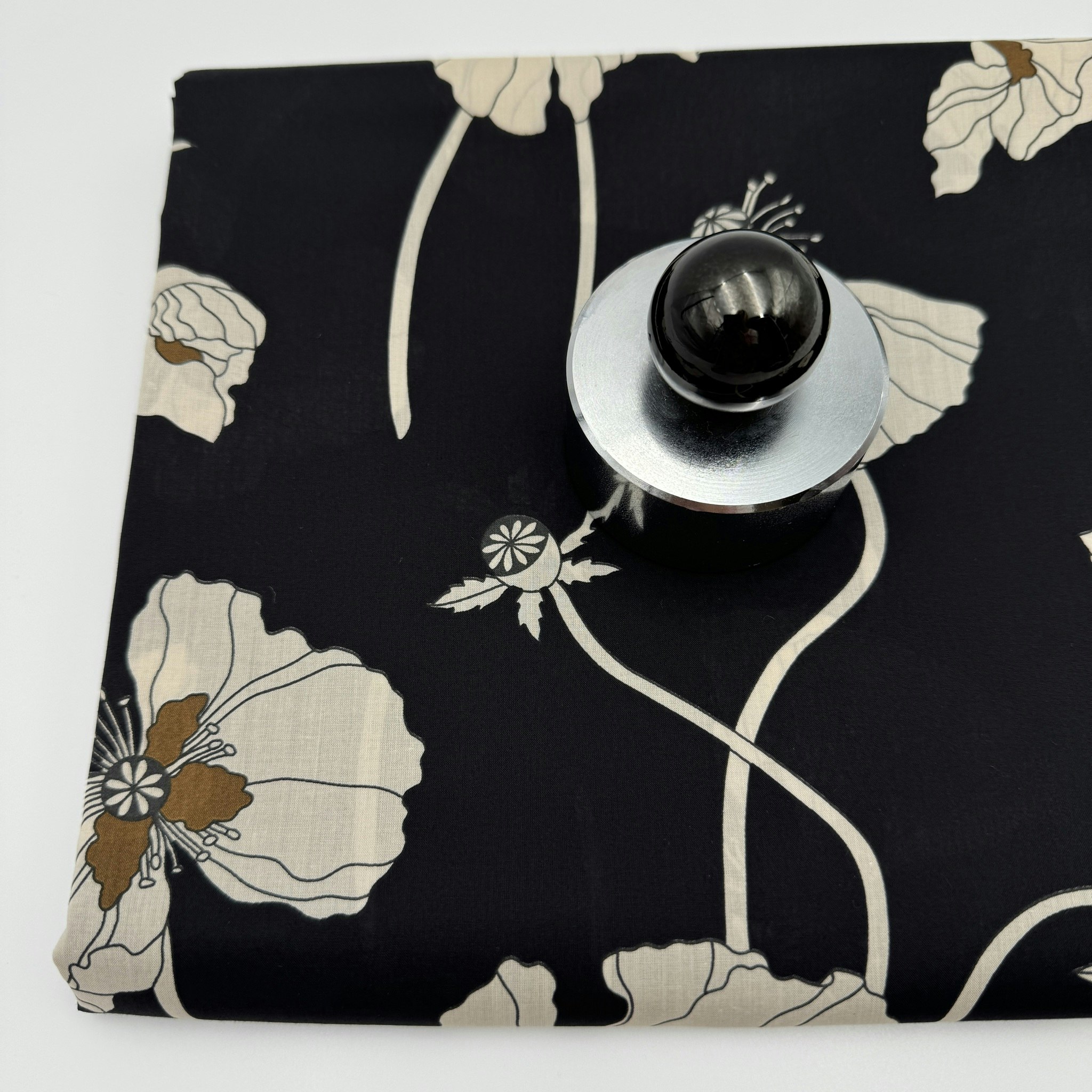 Liberty Tana lawn - Fragile blooms svart