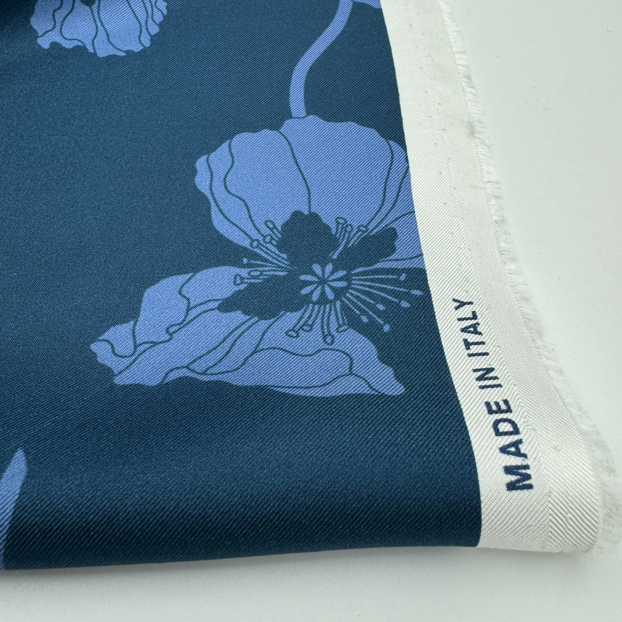 Liberty - Silk twill Fragile blooms blå